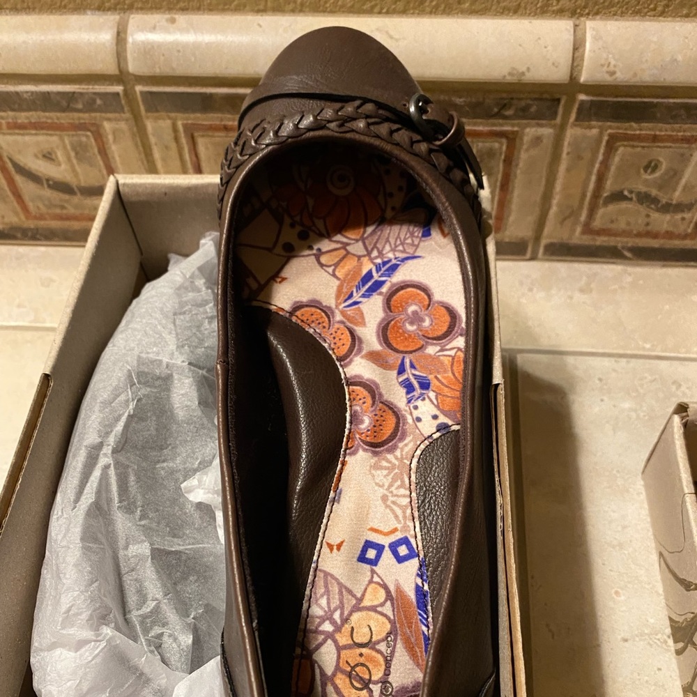 NEW BORN B.O.C BOC VALDY BROWN. FLATS.  WOMENS. BRAIDED TOP Size 10. New In Box.